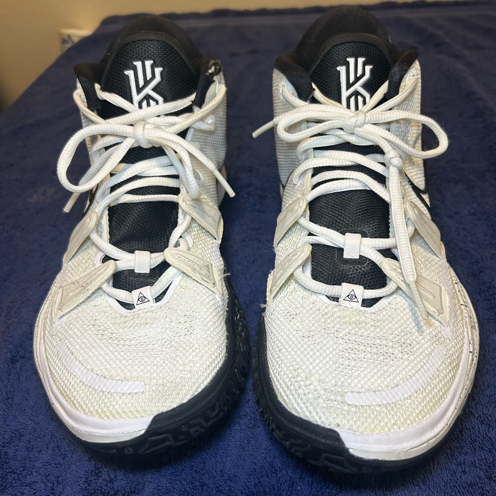 Nike Kyrie Infinity Basketball Shoes Lace Up Men’s White/Black Size 11.5 - Picture 15 of 15